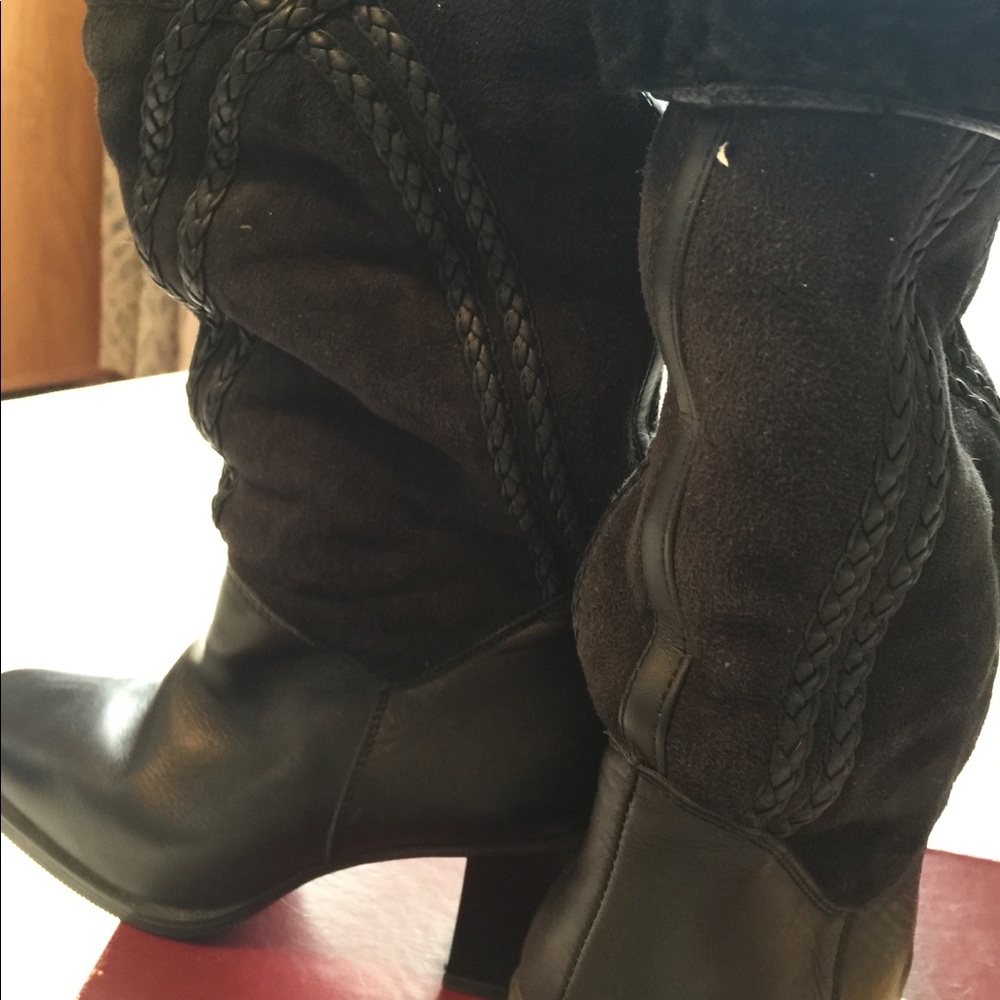 Mona Lisa boots made in Italy.